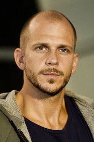 Gustaf Skarsgård is