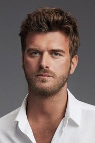 Kıvanç Tatlıtuğ is